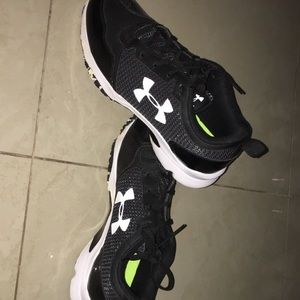 Athletic shoes